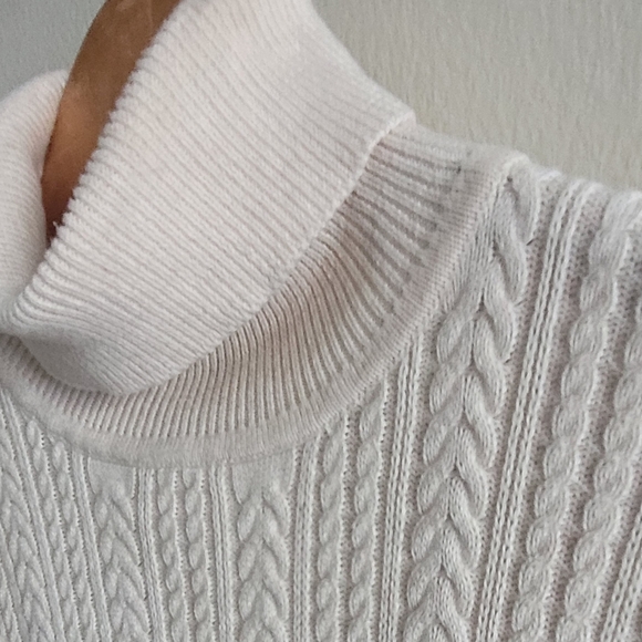 Vtg Wainscott classic cream cableknit and ribbed turtleneck sweater, Women's XL. - Picture 2 of 8